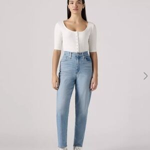 Levi's Premium High Waisted Mom Jeans Light Wash High Rise Size 28 Like New